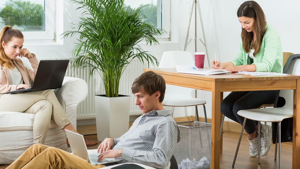Moderner kreativer Arbeitsplatz